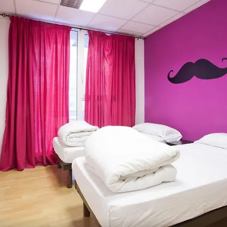 Hostal Holidaysbcn *