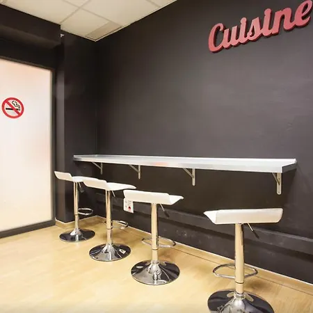 Holidaysbcn Hostel