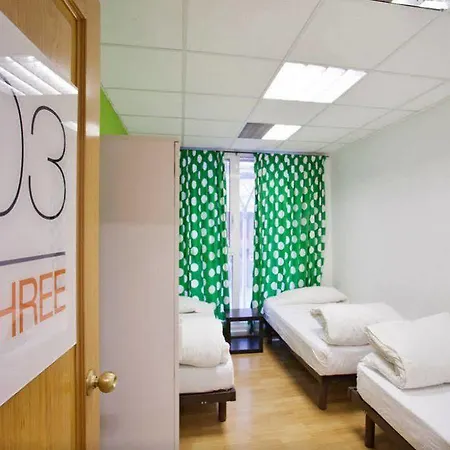 Holidaysbcn Hostal *